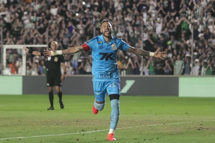 足球报：国足与U23国足合练有助更多了解U23国脚，基本放弃东盟杯